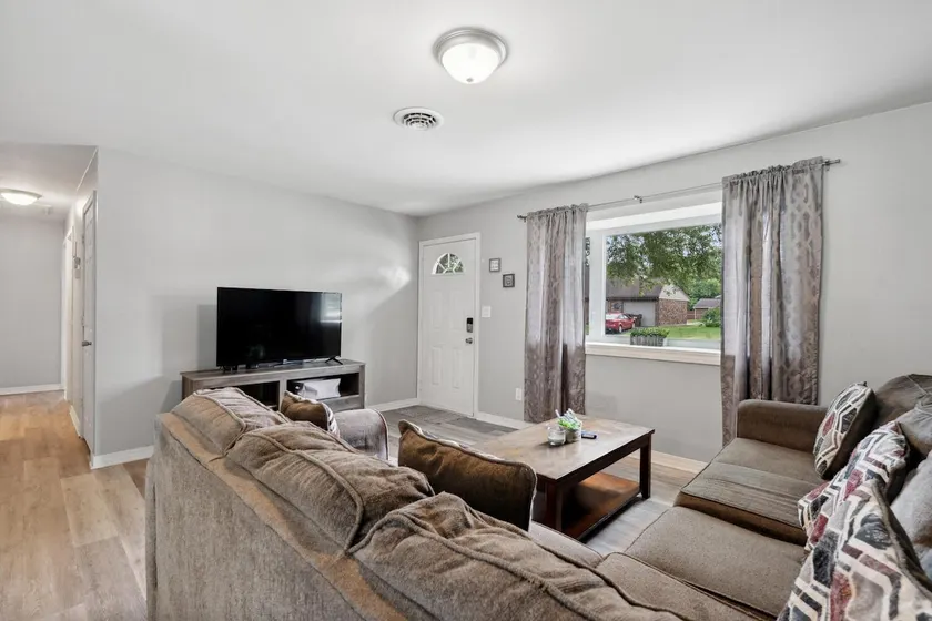 3 bedroom brick ranch for 30 day+ *NO Cleaning fee - Image 1