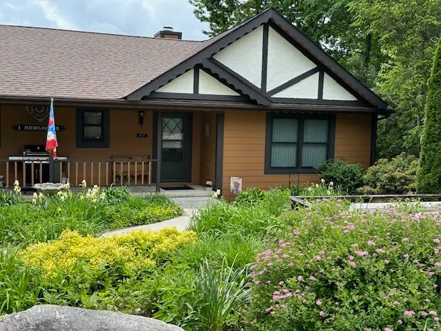 Hidden Mountain Gem with Fantastic Views! - Image 1