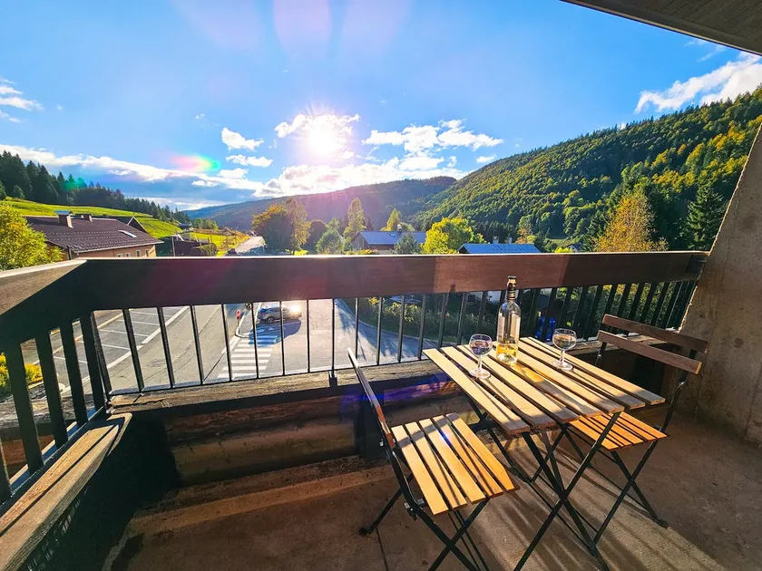 Skiing, Hiking & Mountain Biking Getaway, Mountain View - Image 1