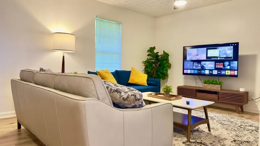 Bright Townhome with THREE KING-SIZE beds - Image 1
