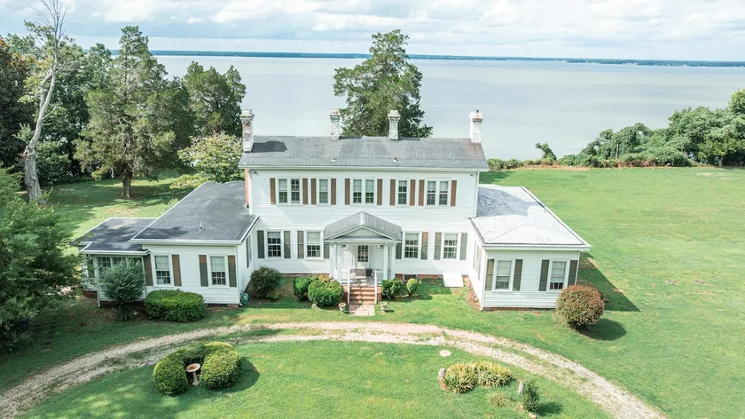1800's Manor House on the James River - Image 1