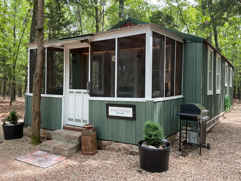 Leona’s Cottage -Uniquely Rustic Comfortably Cozy - Image 1