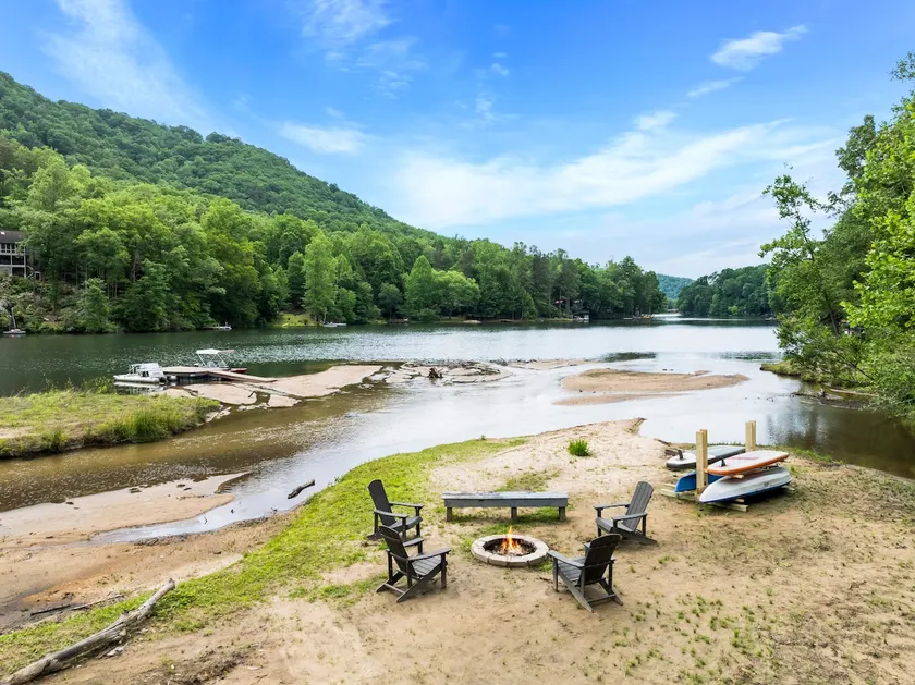 Lakehouse w Boat, SUPs, Kayaks, Hot tub, Firepit, Fireplace, Resort - Image 1