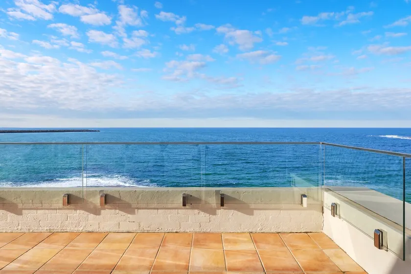 Luxe Oceanfront Penthouse! Yamba's best Suncrest 5 - Image 1
