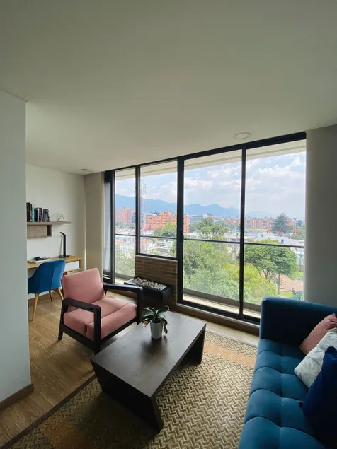 Bright & Modern Apartment in Pasadena 4th floor - Image 1
