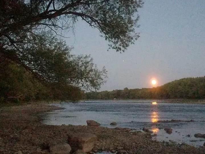 River House & Fishing - Image 1