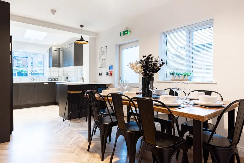 5 Bed House Perfect for Contractor & Family Groups - Image 1