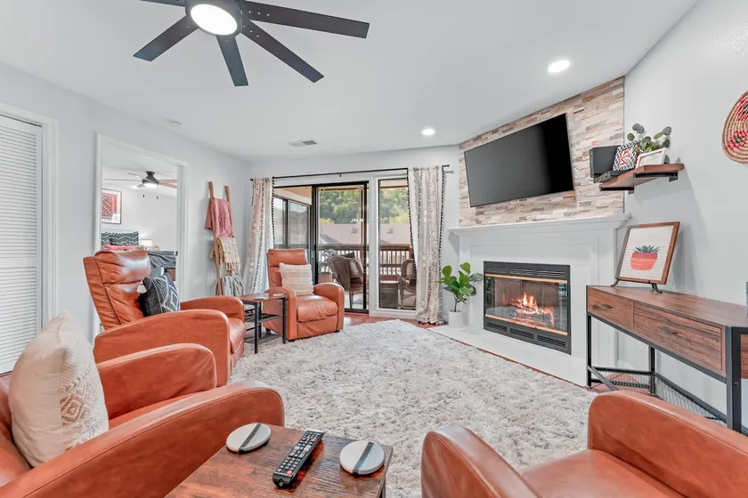 *Branson Boho 1* Gated on GROUND FLOOR FULLY REDONE 2 king beds, 2 full bath!!! - Image 1