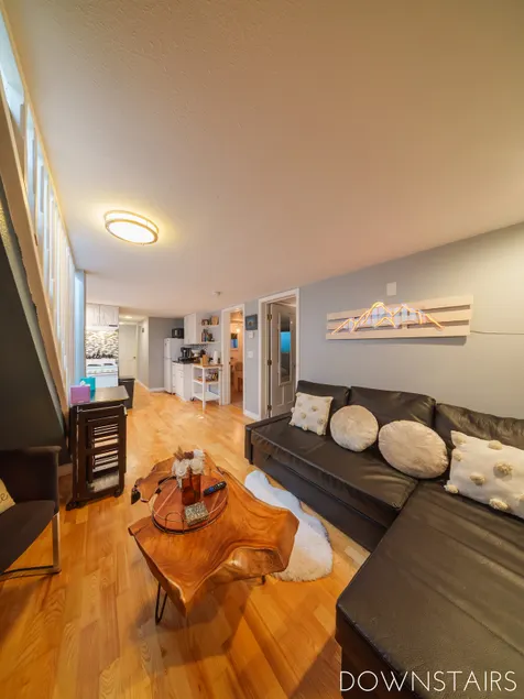 Charming & Clean Downtown Apartment - 2 Bed/1 Bath - Image 1