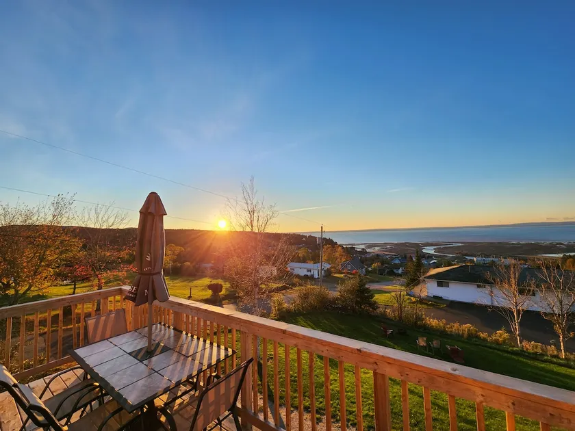 *NEW* (RED) Spacious Cottage - Best View in Alma! - Image 1