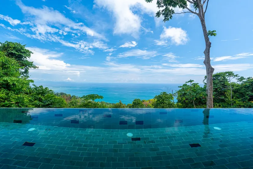 Wake up to sounds of the jungle & views of the sea - Image 1