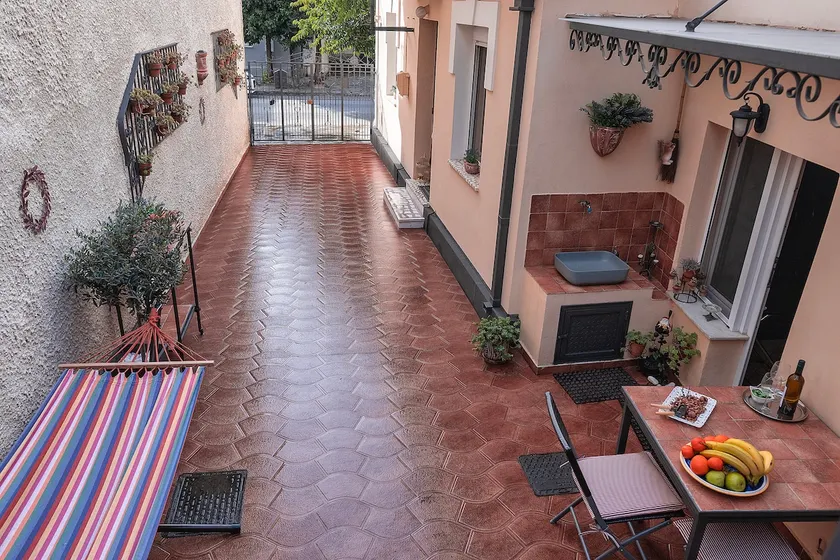 Orfeas Home: 74sqm detached house, parking & courtyard - Image 1