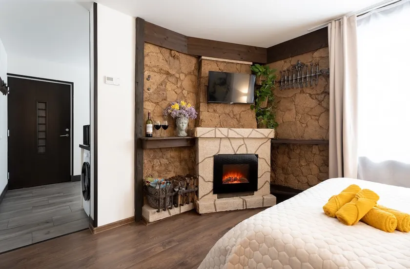 Romantic apartment with electric fireplace - Image 1