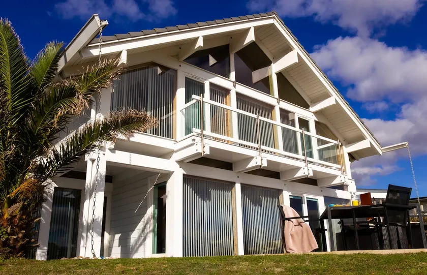 The Lite House - Beach Front Getaway - Image 1