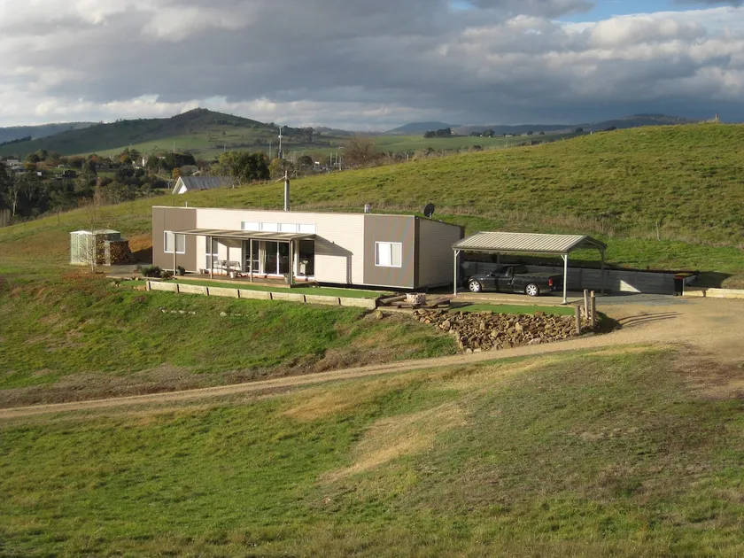 Omeo Mountain Views. Peace and Tranquillity - Image 1