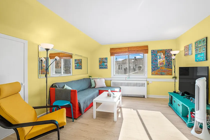 Bright & fun apartment w/ patio near Gatineau Park - Image 1