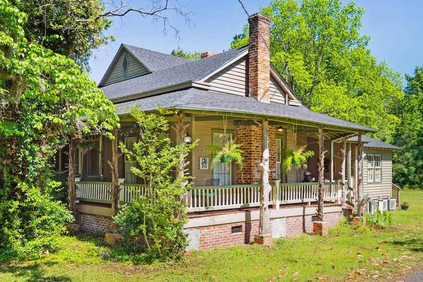 magical 1840s farm house getaway - Image 1
