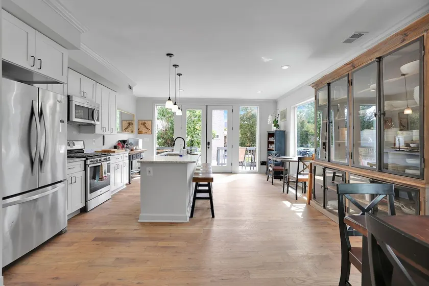 Luxury 3 Br Capitol Hill Home w/Parking - Image 1