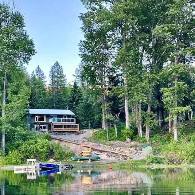 All-Season Family Retreat • Hot Tub • Waterfront - Image 1