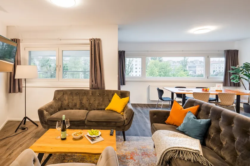 Riverside 3-bedroom apartment with balcony - Image 1