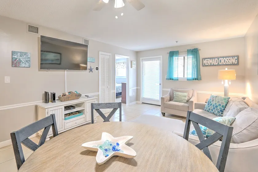 2bdr/2bath, heated indoor pool, walk to beach - Image 1
