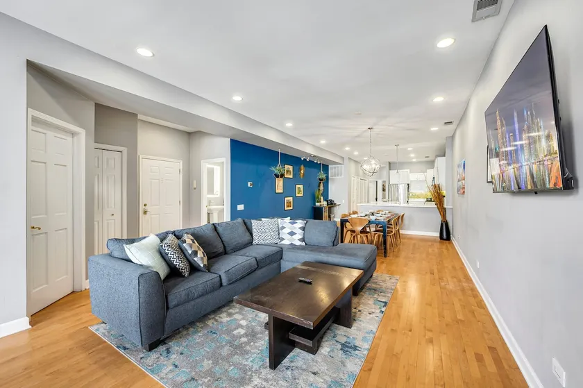 River North 3BR/2BA: HUGE, Parking, Center Chicago - Image 1