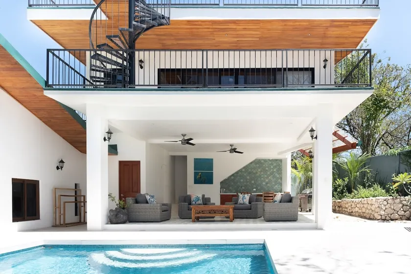 Casa Dos Cocos | 4 BR Home, walk to beach & surf! - Image 1