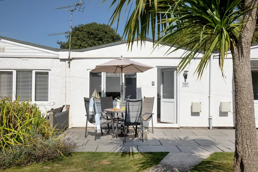 Little Greenway Holiday Bungalow - Image 1