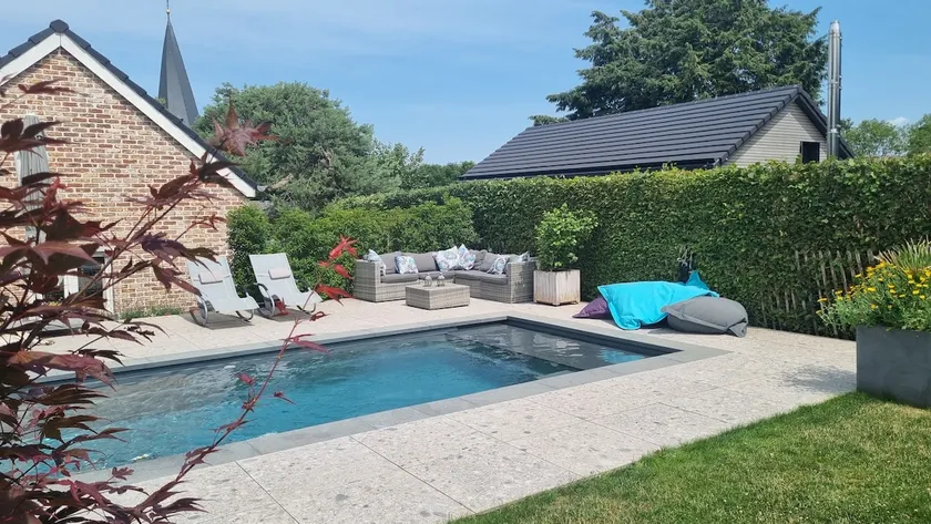 Private cottage – garden – 29-degree pool – dogs - Image 1