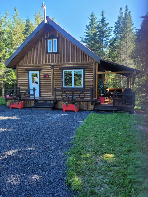Amqui Cedar Chalet! CITQ 307086 - Image 1