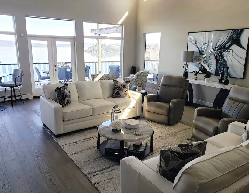 Edgewater Chemainus Waterfront *Luxury Suite* - Image 1