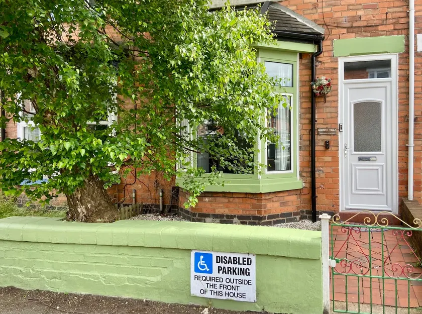 Luxury hi-spec large Victorian townhouse, sleeps 9.  Free wifi and feee parking. - Image 1