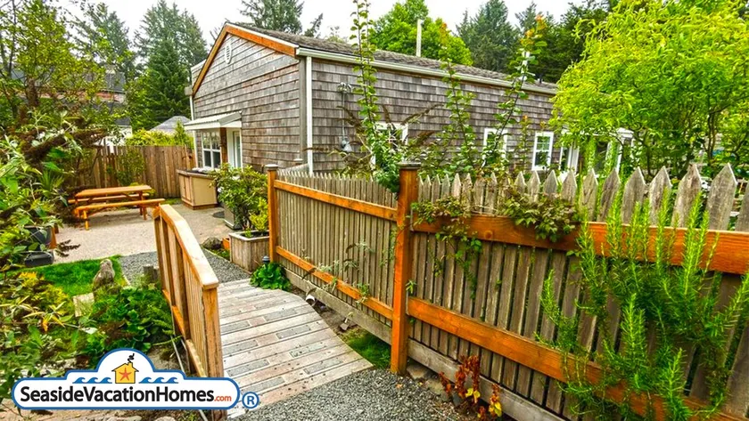 FITZGERALD`S COTTAGE NORTH at Gearhart Beach - Two Blocks to Beach PET FRIENDLY - Image 1