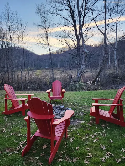 RRG Creekside Modern Cozy Hottub 3 bedroom*2 baths - Image 1