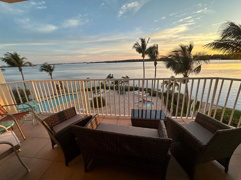 Breath taking views of sunsets and Dolphins 🐬 - Image 1
