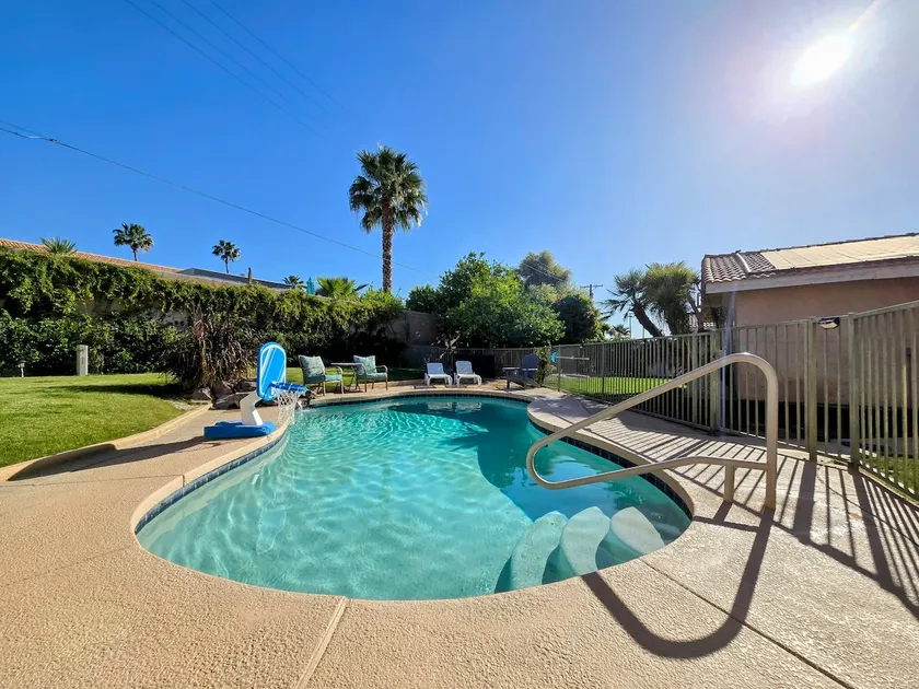 Sunny vacation home w/ private pool - Image 1