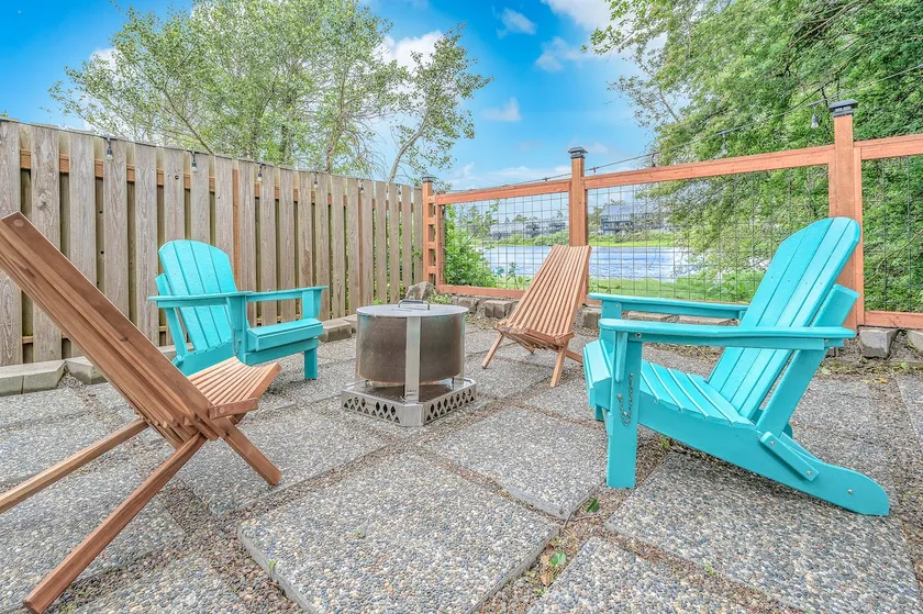 Riverfront • Hot Tub • Walk to Beach & Downtown - Image 1