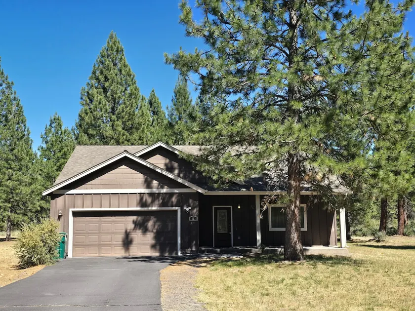 Beautiful Western Home in Pines near Crater Lake - Image 1