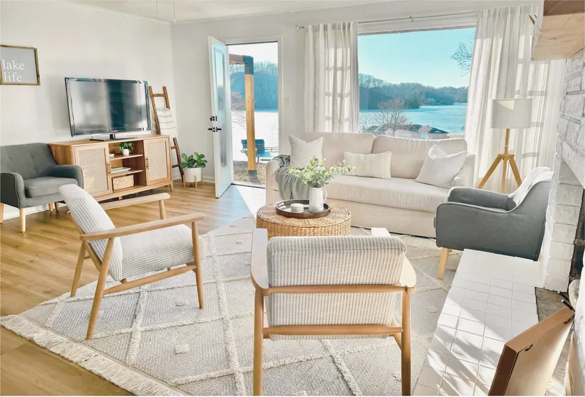Panoramic Lake Views, Pet-Friendly, 35 mins to VT! - Image 1