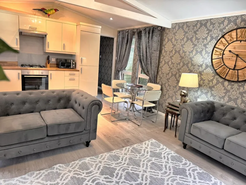 Welsh Villa-Hot Tub-Tenby-Carmarthen-Forestsetting - Image 1