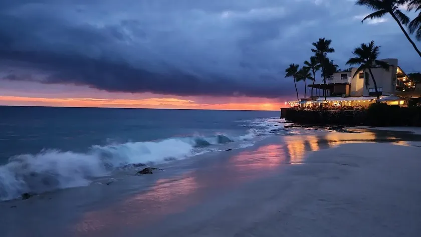 PARADISE AT MAGIC SANDS on Ali'i Drive - Image 1