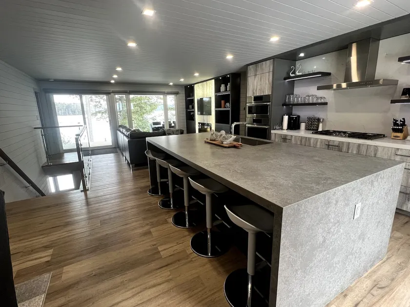 4 Bed, 3 Bath, Stunning Bit of Paradise, Hot Tub - Image 1