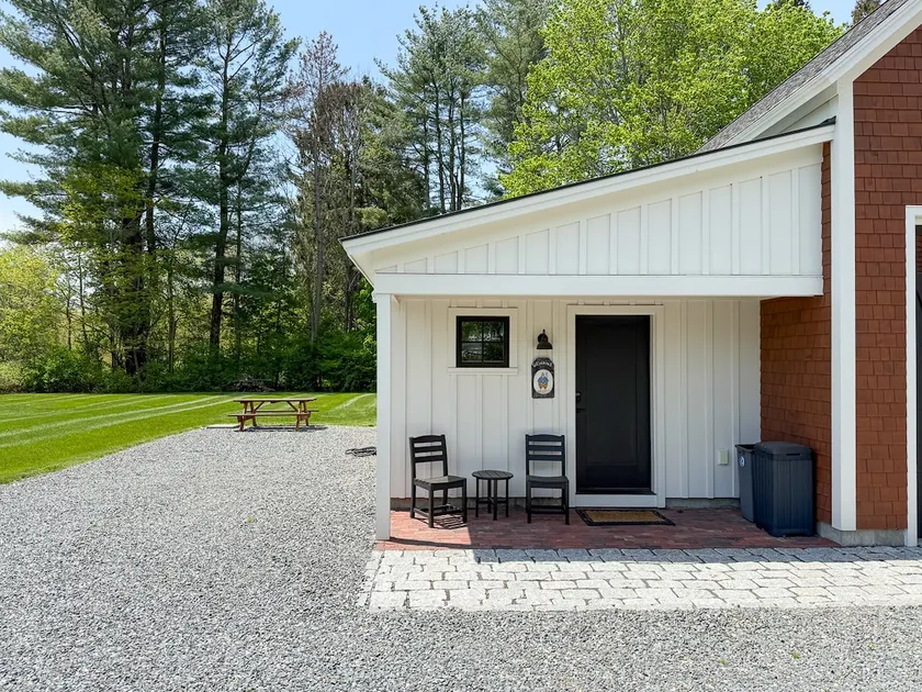 ”Oyster River Flat” walk to food truck park & town - Image 1