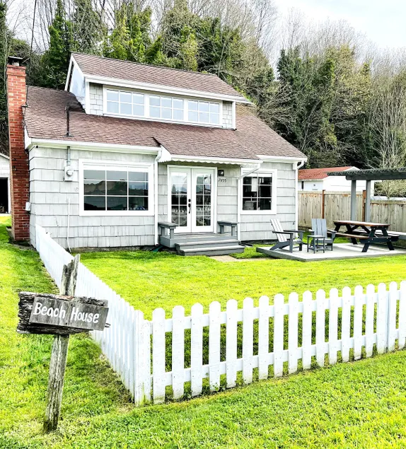 Whidbey Cottage Ocean/Mountain Views Beach Access - Image 1