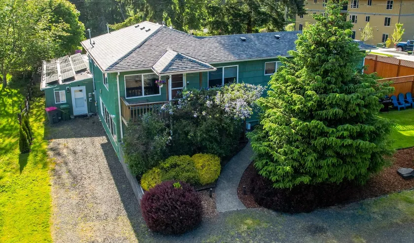 Solar Powered home w/ Boat parking & EV Charger - Image 1