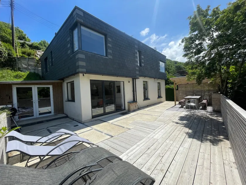 Echium Heights, 4 bed retreat, secluded with views - Image 1