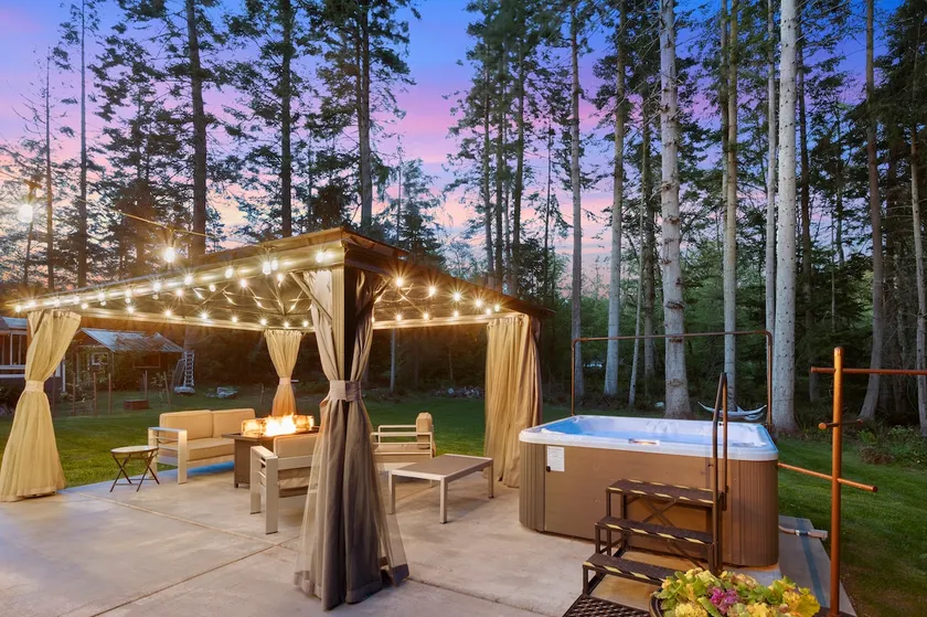 Hot Tub / Private Beach + Pet friendly - Image 1