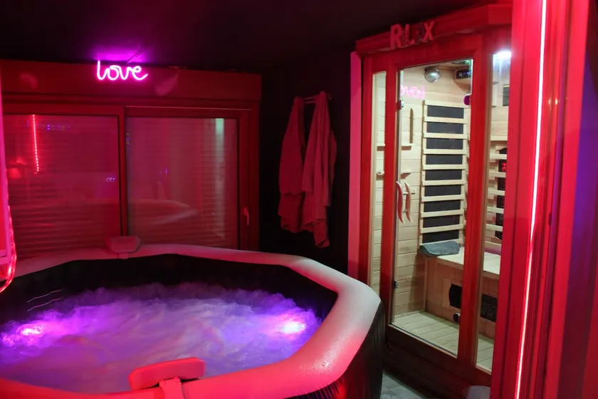 Entire place, Jacuzzi and Sauna - Image 1
