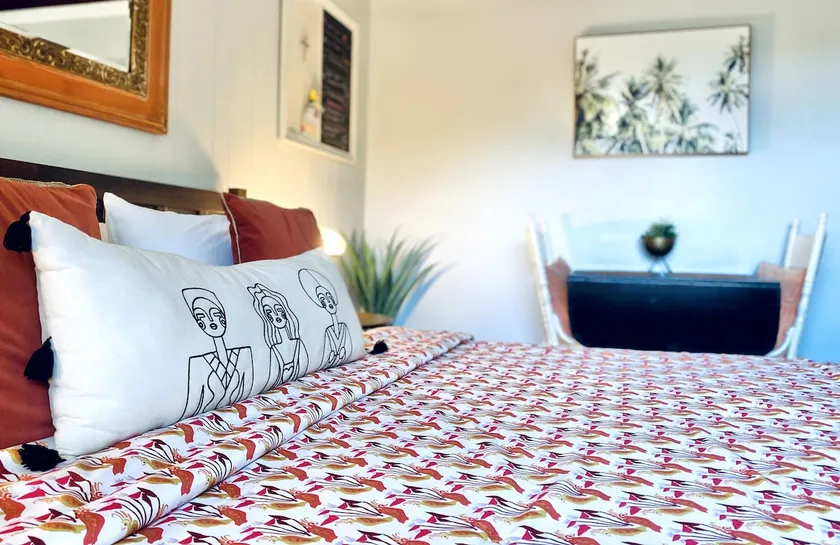 ℒ𝒶 ℬℴ𝓇𝒾-𝒵ℯ𝓃: Private King Bed Suite | Kitchenette - Image 1