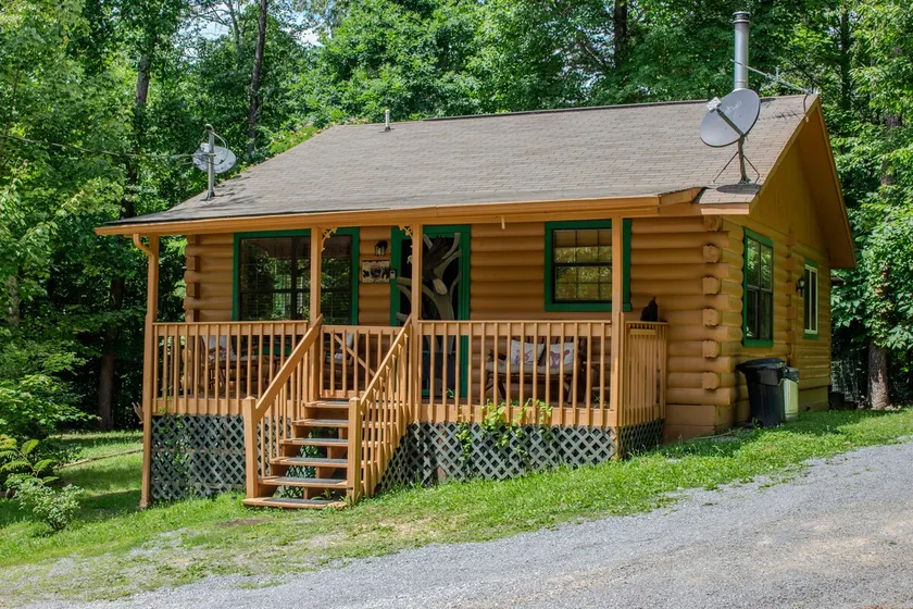 Josie's - Hot Tub - 14 Mi to Dollywood - Fire Pit - Image 1